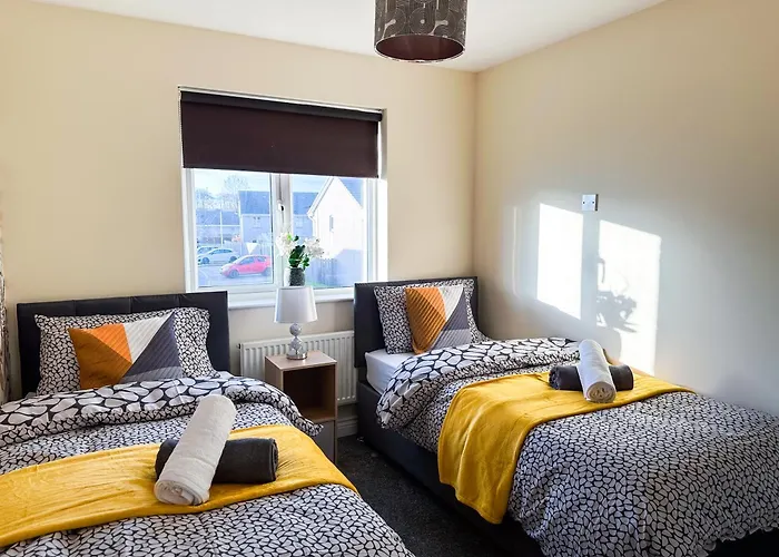 Cozy 2 Bedroom House Next To Nature Reserve,Ab22, Wifi, Free Parking, Netflix, Pet - Friendly