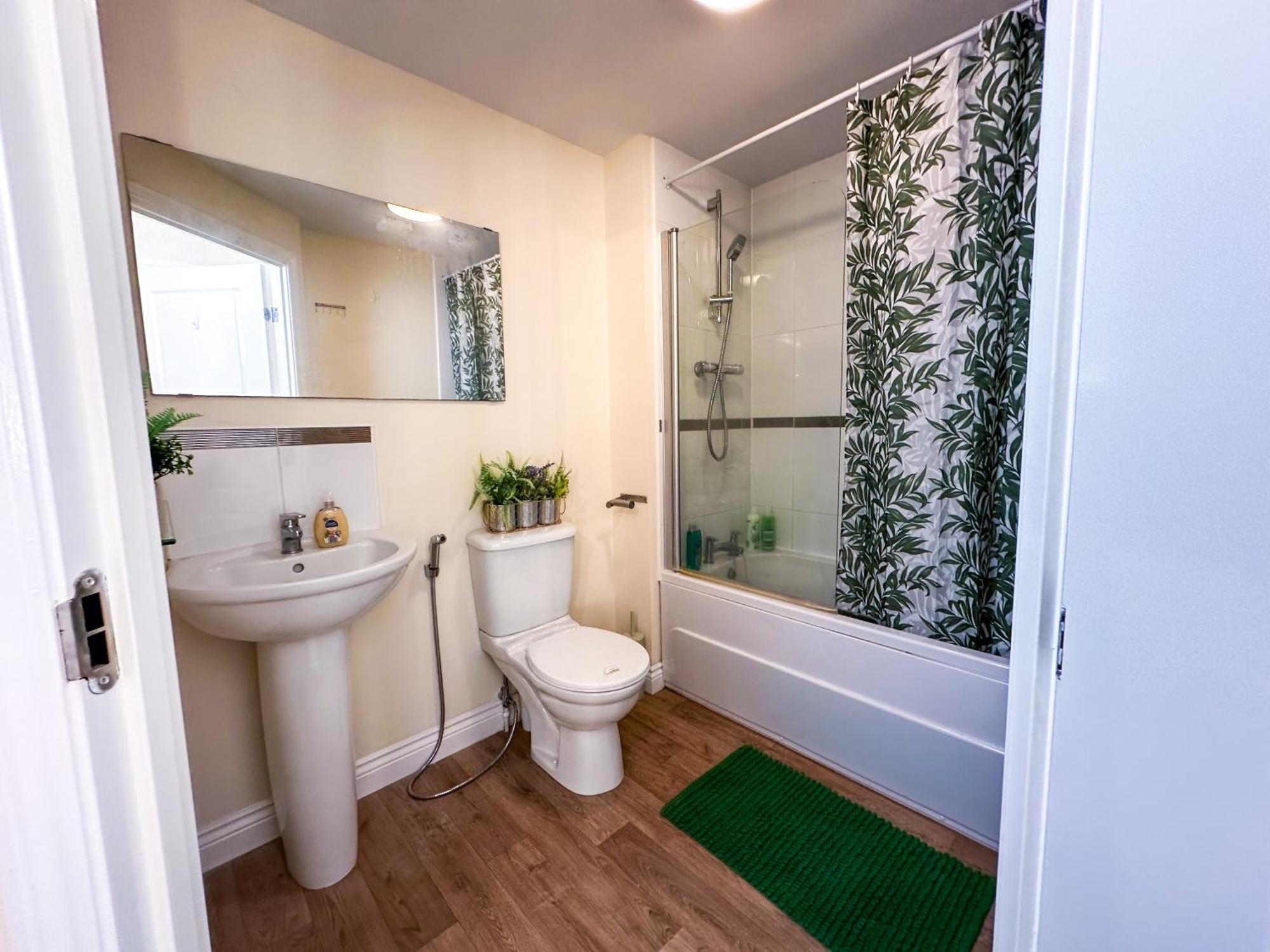 Cozy 2 Bedroom House Next To Nature Reserve,ab22, Wifi, Free Parking, Netflix, Pet - Friendly Ferienhaus
